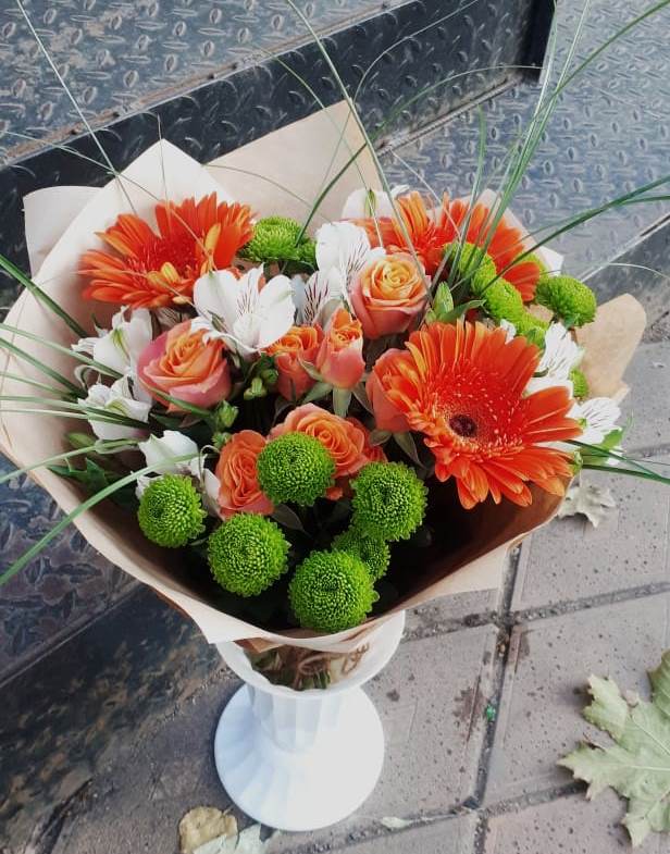 Букет огненно-рыжий в Чебоксарах Букет цветов из: Герберы, Хризантемы, Альстромерии и Розы в Чебоксарах