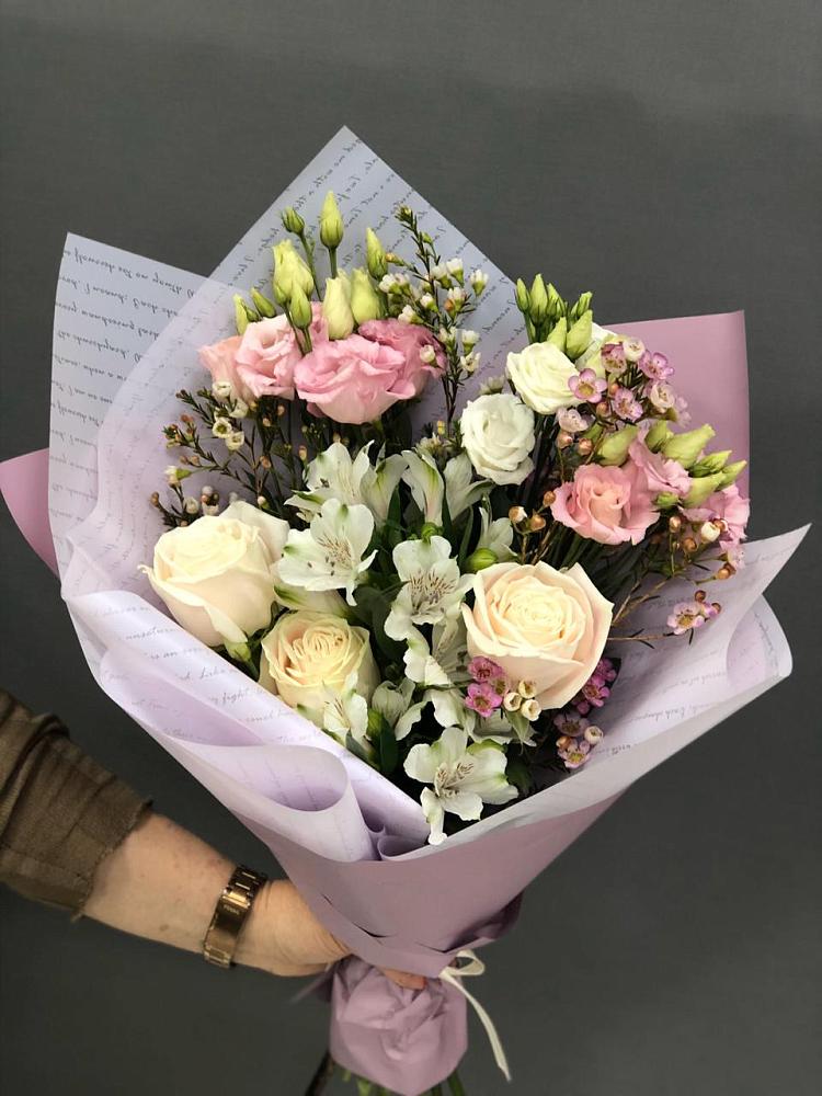 Букет цветов из: Альстромерии, Розы и Лизиантусы в Чебоксарах