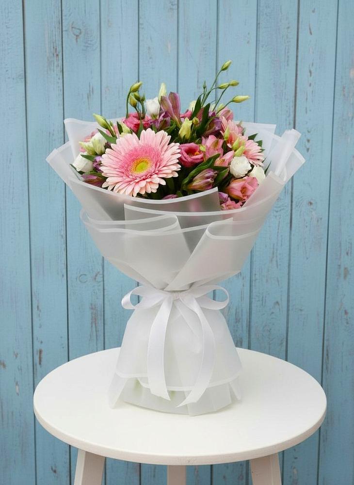 Букет цветов из: Герберы, Альстромерии и Лизиантусы в Чебоксарах