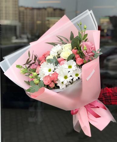 Букет цветов из: Розы, Лизиантусы и Хризантемы в Чебоксарах